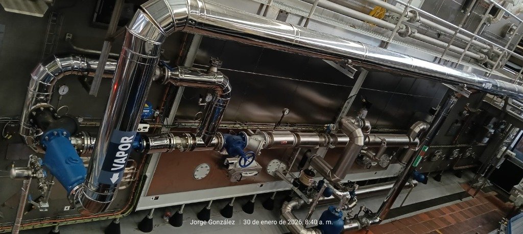 Montaje e instalación de líneas de tubería industrial de vapor con aislamiento térmico y válvulas de control por TUBERSOLD SAS